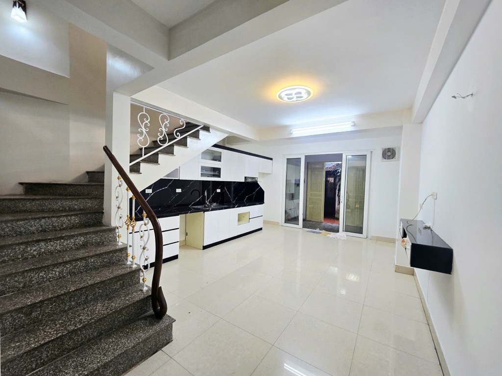 Bán nhà Ngõ Chợ Khâm Thiên - diện tích 46.1m2 5 tầng - Nhà đẹp hiếm có - giá 12,4 tỷ