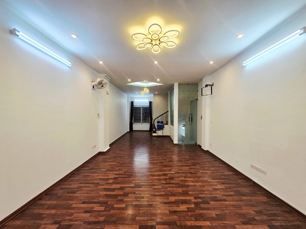 Bán nhà Ngõ Chợ Khâm Thiên - diện tích 46.1m2 5 tầng - Nhà đẹp hiếm có - giá 12,4 tỷ