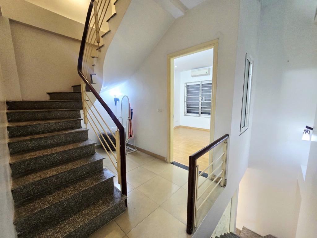 Bán nhà Ngõ Chợ Khâm Thiên - diện tích 46.1m2 5 tầng - Nhà đẹp hiếm có - giá 12,4 tỷ