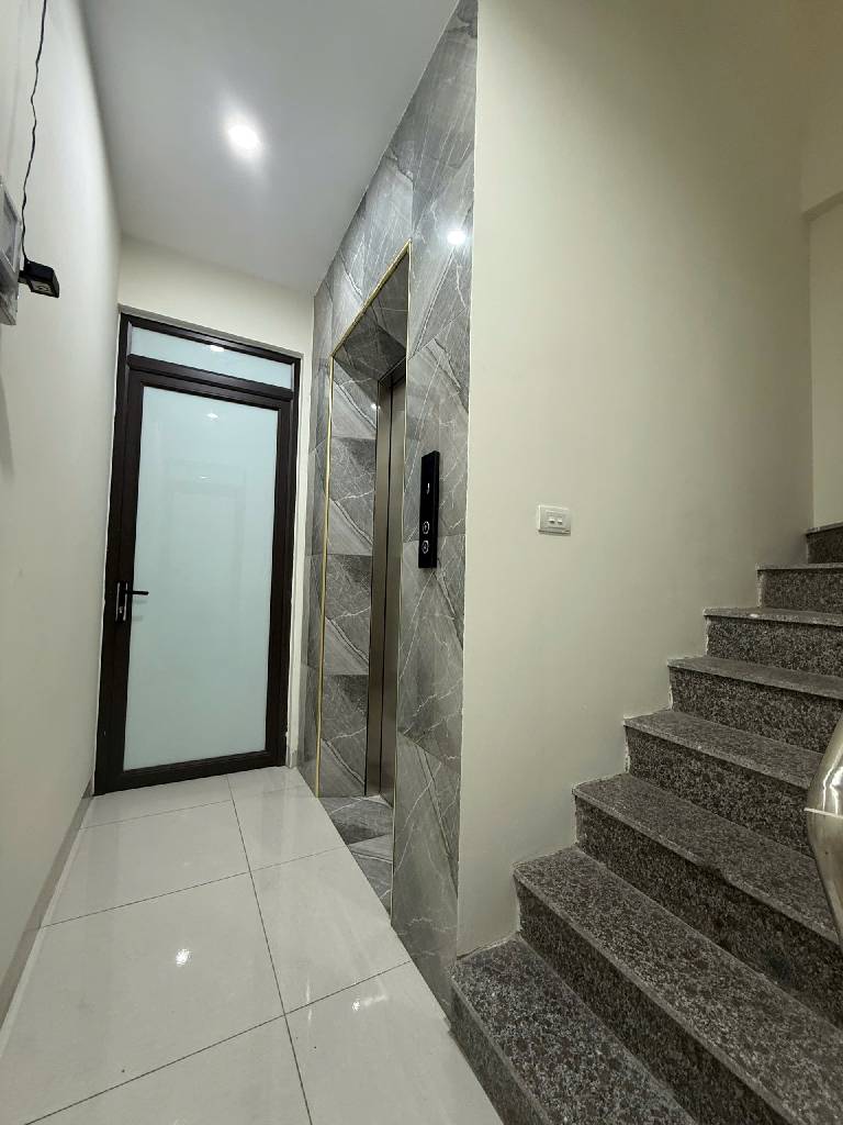 Bán nhà Kim Giang - diện tích 49m2 6 tầng - Lô góc, thang máy - giá 10,5 tỷ