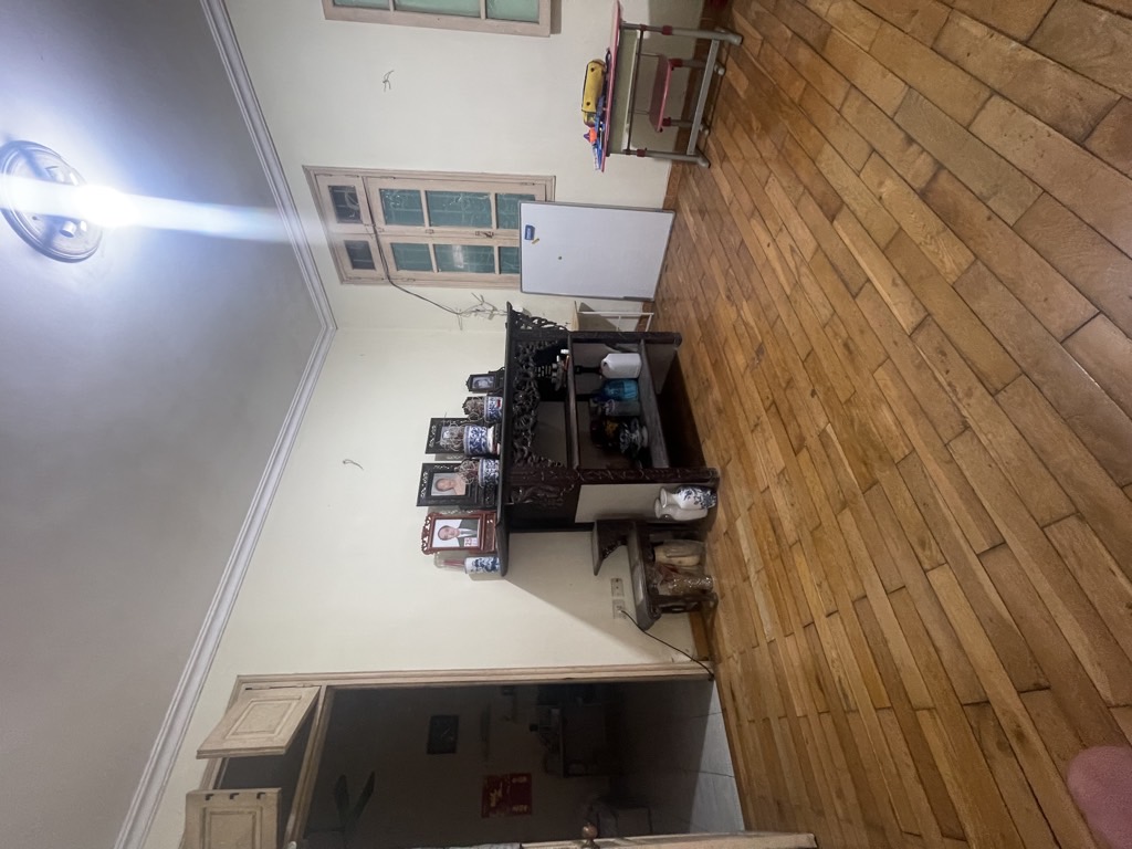 Bán nhà Yên Lạc - diện tích 47.9m2 3 tầng - Ô TÔ NGỦ TRONG NHÀ - giá 16,5 tỷ