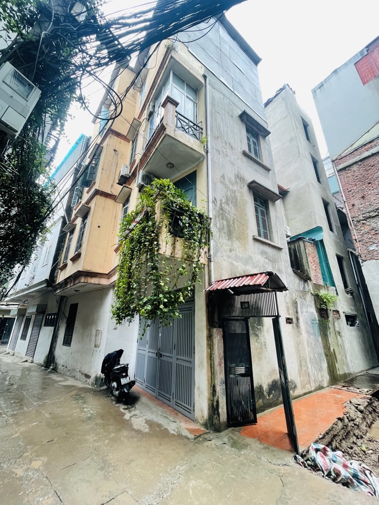 Bán nhà Yên Lạc - diện tích 47.9m2 3 tầng - Ô TÔ NGỦ TRONG NHÀ - giá 16,5 tỷ