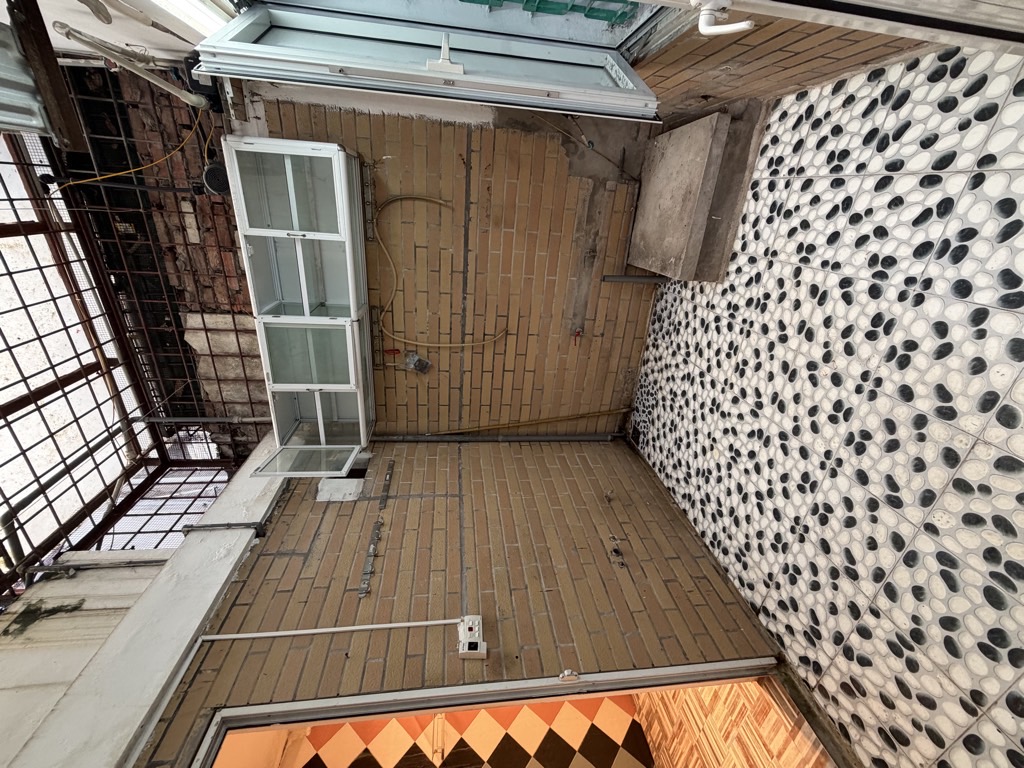 Bán nhà Lạc Trung - diện tích 49m2 1 tầng - ô tô đỗ cửa - giá 5,4 tỷ