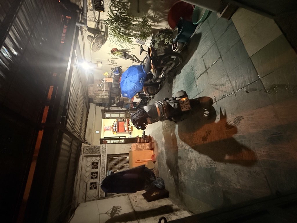 Bán nhà Phố 8/3 - diện tích 39,6m2 1 tầng - Ngõ ô tô thông - giá 9,5 tỷ