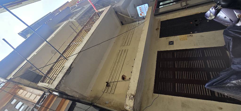 Bán nhà Nguyễn Trãi - diện tích 27.3m2 3 tầng - Ngõ nông thông - giá 6,8 tỷ