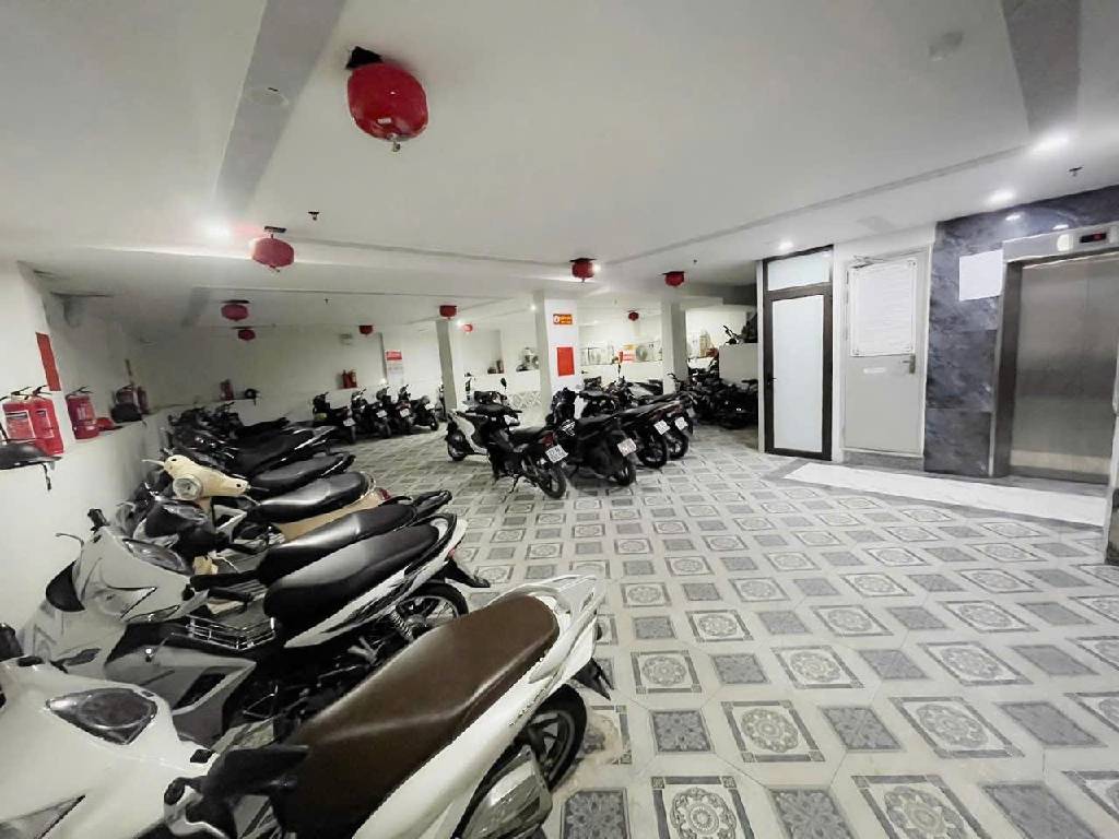 Bán nhà Quan Nhân - diện tích 50m2 7 tầng - Ô tô vào tận cổng - giá 2,4 tỷ