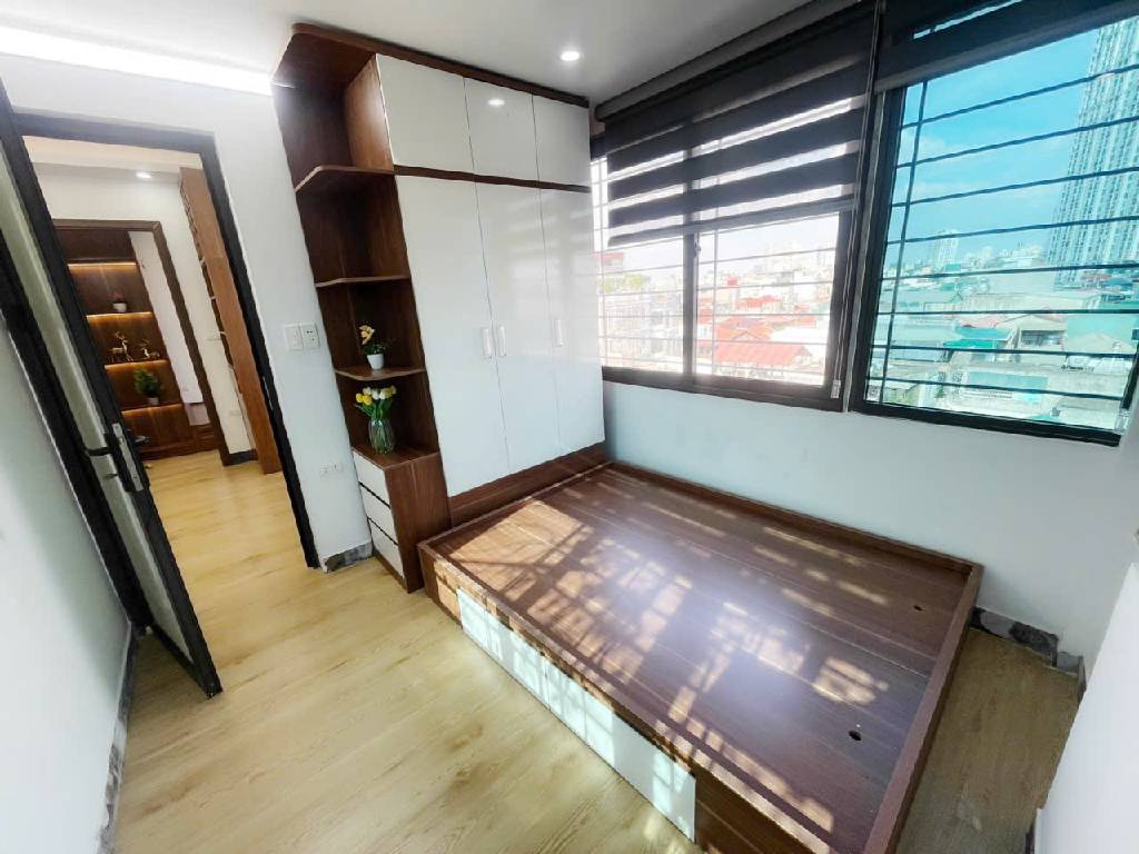 Bán nhà Quan Nhân - diện tích 50m2 7 tầng - Ô tô vào tận cổng - giá 2,4 tỷ