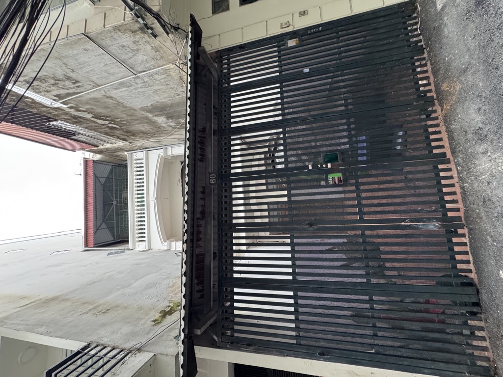 Bán nhà Bùi Xương Trạch - diện tích 90m2 2 tầng - ô tô vào tận sân - giá 19,5 tỷ