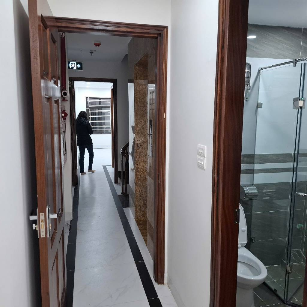 Bán nhà Nguyễn Xiển - diện tích 63.8m2 6 tầng - HIẾM - THANG MÁY - giá 24 tỷ