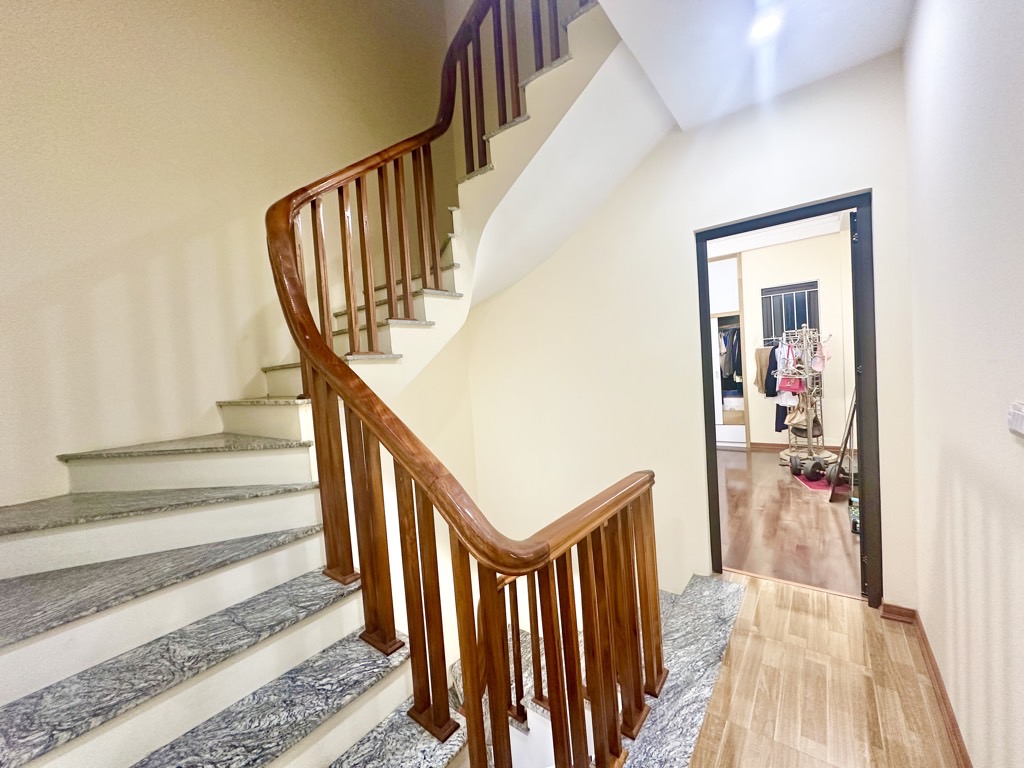 Bán nhà Nam Dư - diện tích 44.6m2 4 tầng - Ô TÔ ĐỖ CỬA - giá 8,99 tỷ