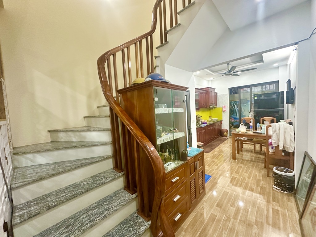 Bán nhà Nam Dư - diện tích 44.6m2 4 tầng - Ô TÔ ĐỖ CỬA - giá 8,99 tỷ