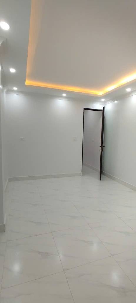 Bán nhà Thanh Đàm - diện tích 30,7m2 5 tầng - Ô tô đỗ cổng - giá 6,8 tỷ