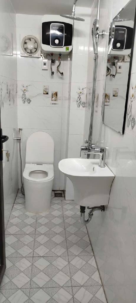 Bán nhà Thanh Đàm - diện tích 30,7m2 5 tầng - Ô tô đỗ cổng - giá 6,8 tỷ