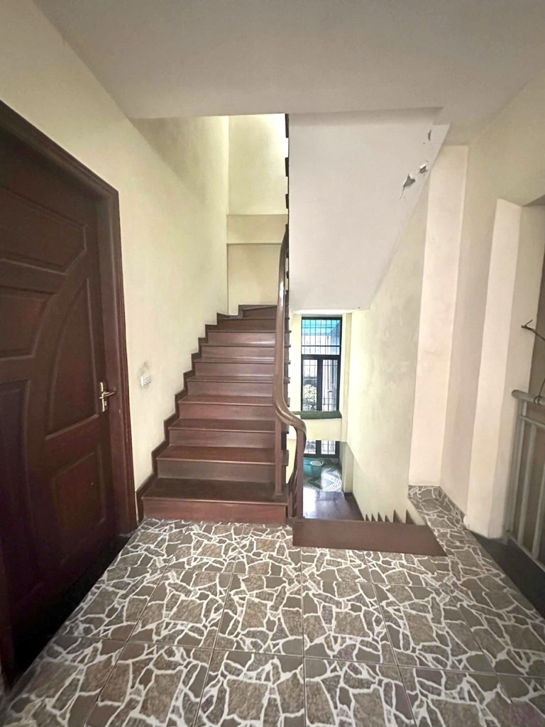 Bán nhà Minh Khai - diện tích 56m2 5 tầng - Ngõ 874, nhà đẹp hiếm có - giá 16,5 tỷ