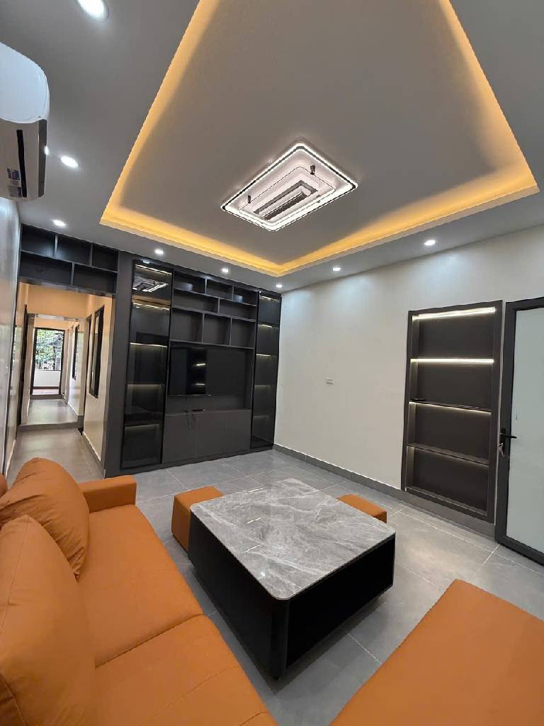 Bán nhà Nguyễn Công Trứ - diện tích 80m2 2 tầng - Căn hộ Tập thể - giá 4,65 tỷ