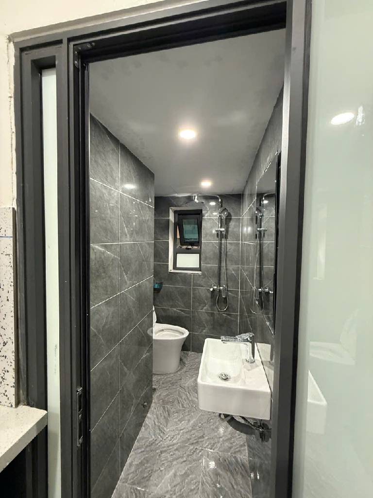 Bán nhà Nguyễn Công Trứ - diện tích 80m2 2 tầng - Căn hộ Tập thể - giá 4,65 tỷ