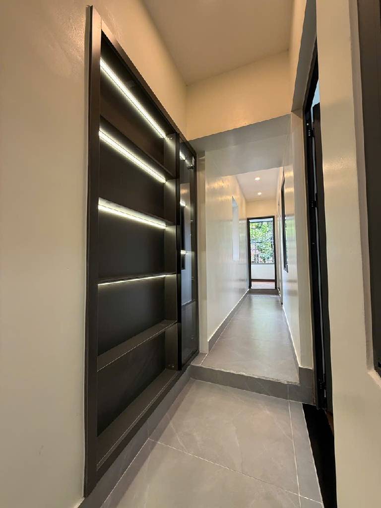 Bán nhà Nguyễn Công Trứ - diện tích 80m2 2 tầng - Căn hộ Tập thể - giá 4,65 tỷ