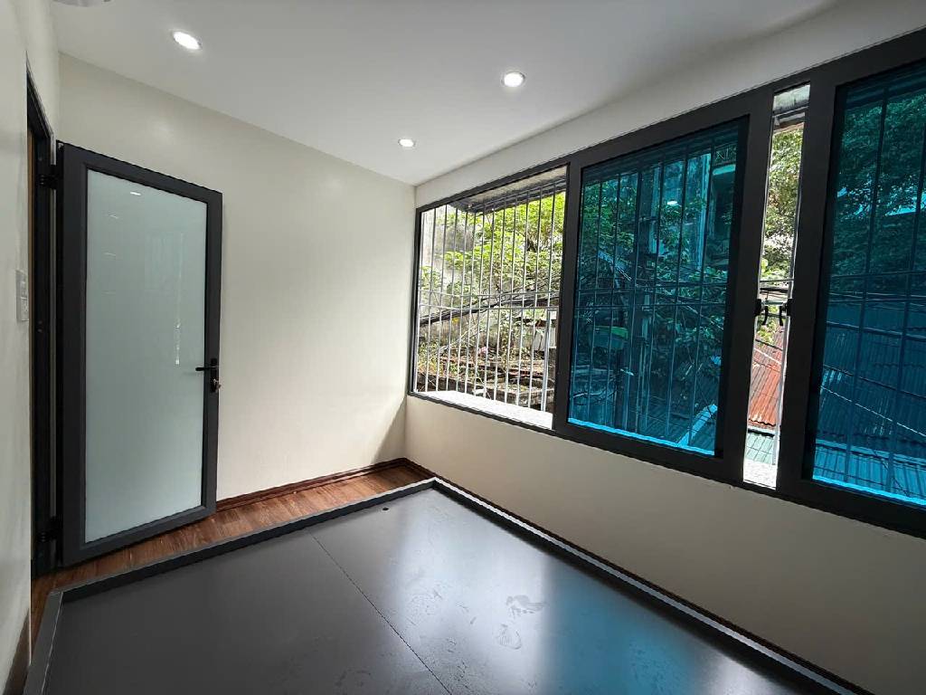 Bán nhà Nguyễn Công Trứ - diện tích 80m2 2 tầng - Căn hộ Tập thể - giá 4,65 tỷ