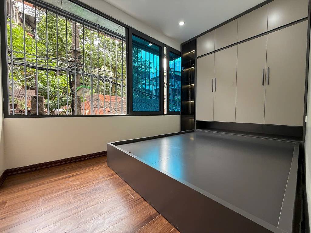 Bán nhà Nguyễn Công Trứ - diện tích 80m2 2 tầng - Căn hộ Tập thể - giá 4,65 tỷ