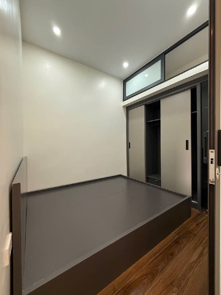 Bán nhà Nguyễn Công Trứ - diện tích 80m2 2 tầng - Căn hộ Tập thể - giá 4,65 tỷ