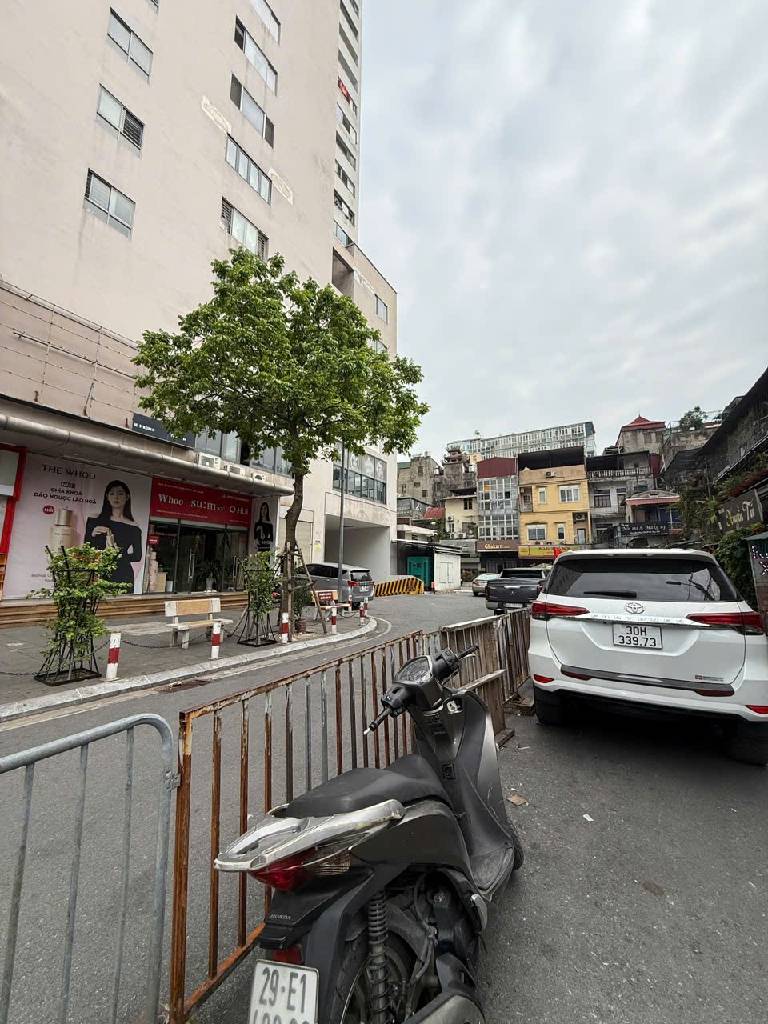 Bán nhà Nguyễn Công Trứ - diện tích 80m2 2 tầng - Căn hộ Tập thể - giá 4,65 tỷ