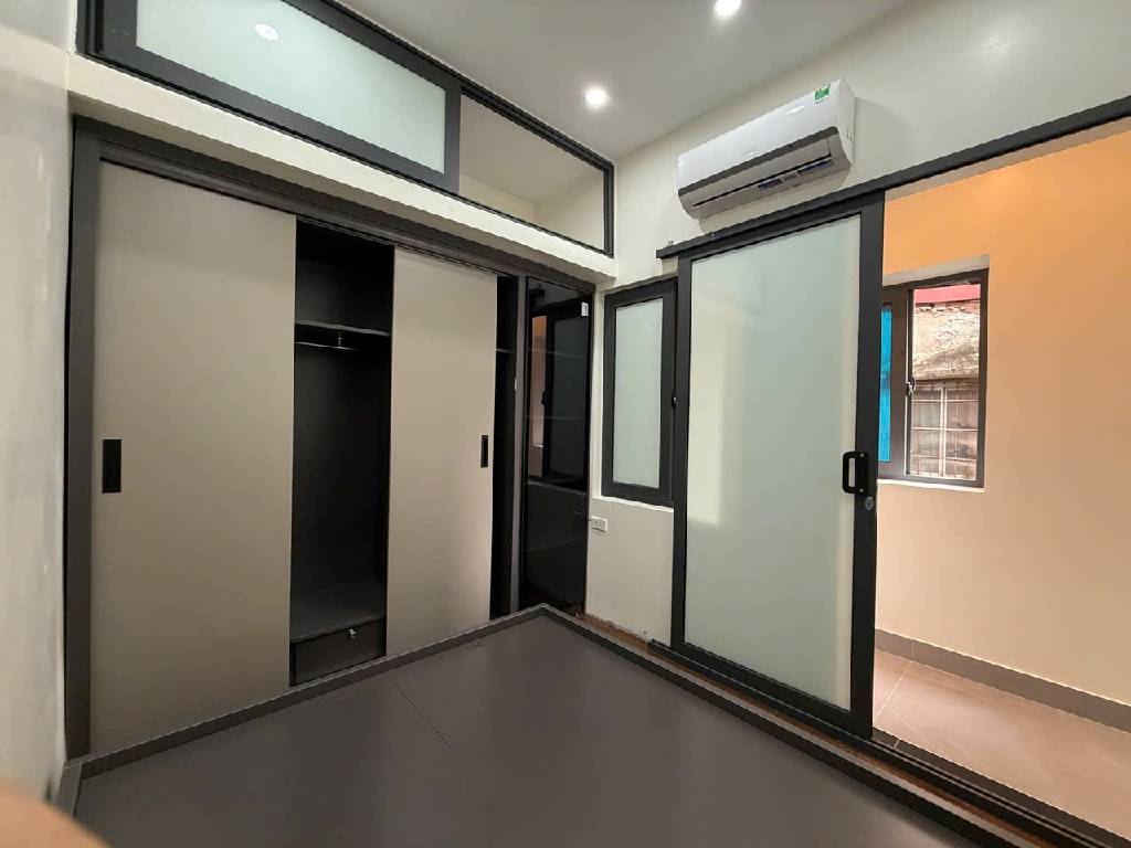 Bán nhà Nguyễn Công Trứ - diện tích 80m2 2 tầng - Căn hộ Tập thể - giá 4,65 tỷ