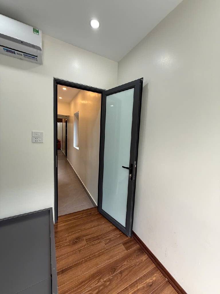 Bán nhà Nguyễn Công Trứ - diện tích 80m2 2 tầng - Căn hộ Tập thể - giá 4,65 tỷ