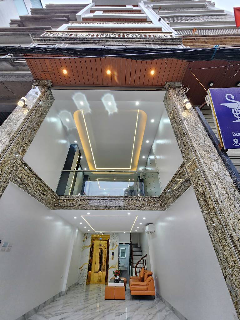 Bán nhà Hoàng Mai - diện tích 40m2 7 tầng - MẶT PHỐ - Ô TÔ TRÁNH - KINH DOANH - giá 19,3 tỷ