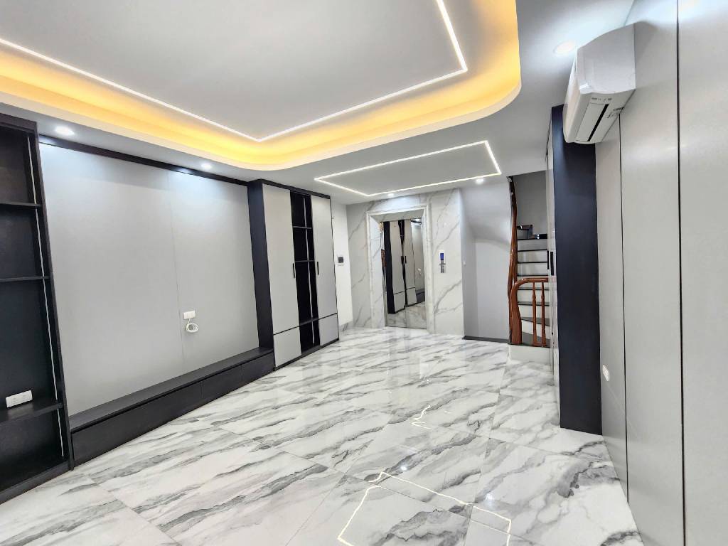 Bán nhà Hoàng Mai - diện tích 40m2 7 tầng - MẶT PHỐ - Ô TÔ TRÁNH - KINH DOANH - giá 19,3 tỷ