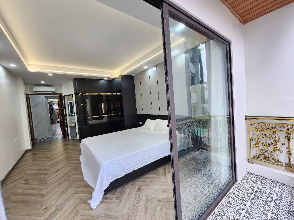 Bán nhà Hoàng Mai - diện tích 40m2 7 tầng - MẶT PHỐ - Ô TÔ TRÁNH - KINH DOANH - giá 19,3 tỷ