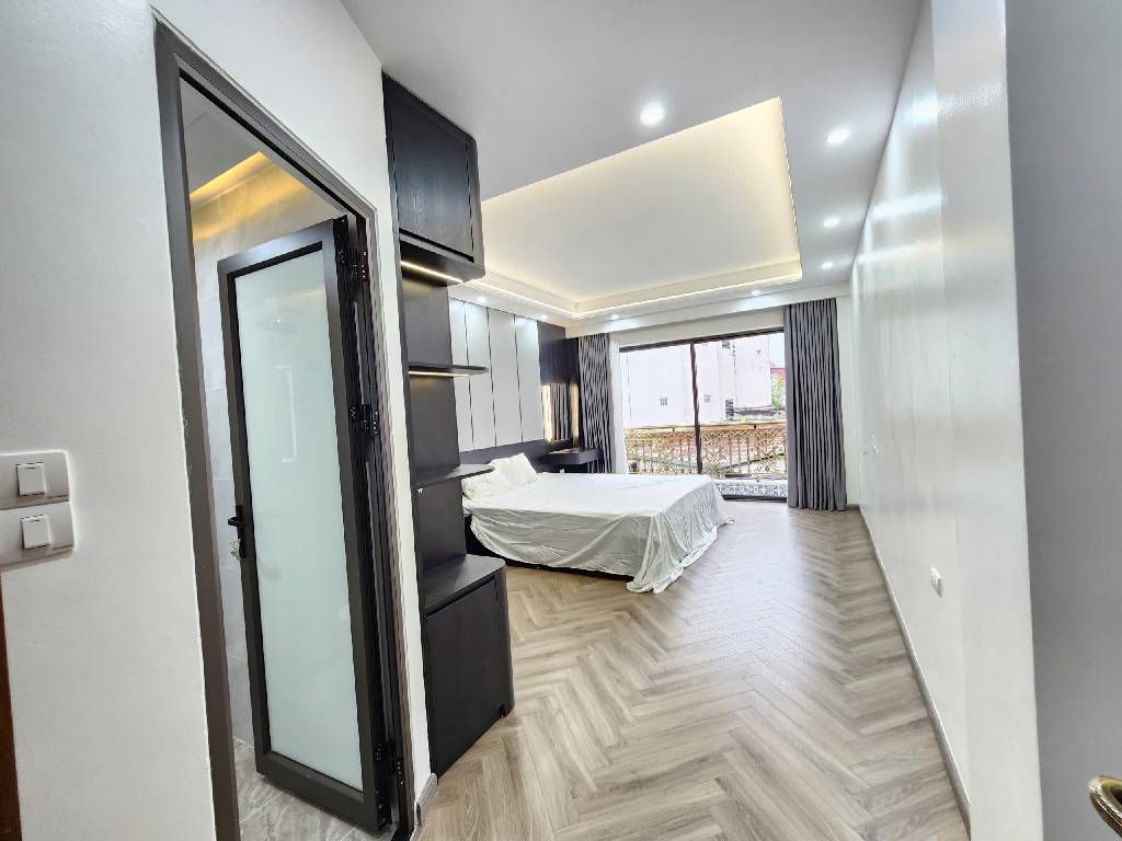 Bán nhà Hoàng Mai - diện tích 40m2 7 tầng - MẶT PHỐ - Ô TÔ TRÁNH - KINH DOANH - giá 19,3 tỷ