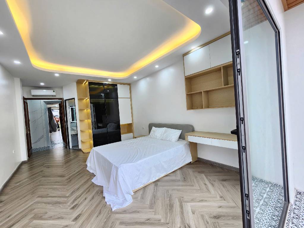 Bán nhà Hoàng Mai - diện tích 40m2 7 tầng - MẶT PHỐ - Ô TÔ TRÁNH - KINH DOANH - giá 19,3 tỷ