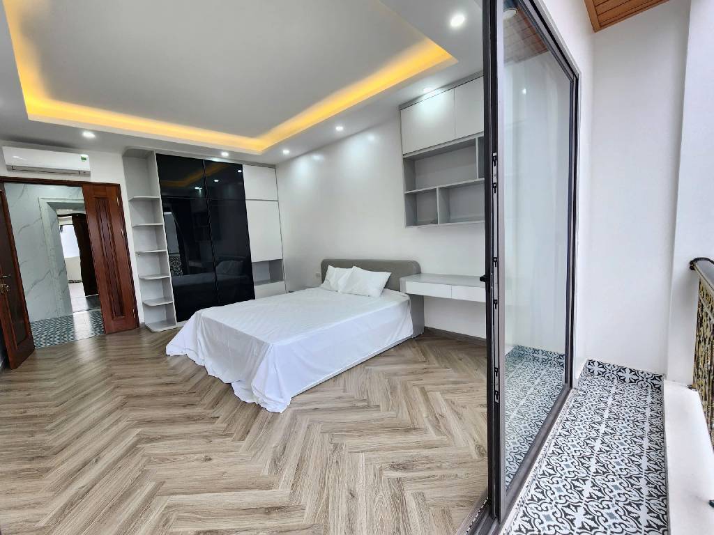 Bán nhà Hoàng Mai - diện tích 40m2 7 tầng - MẶT PHỐ - Ô TÔ TRÁNH - KINH DOANH - giá 19,3 tỷ