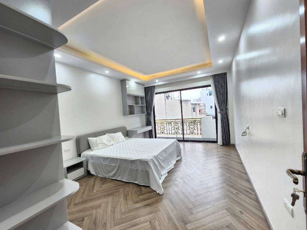 Bán nhà Hoàng Mai - diện tích 40m2 7 tầng - MẶT PHỐ - Ô TÔ TRÁNH - KINH DOANH - giá 19,3 tỷ