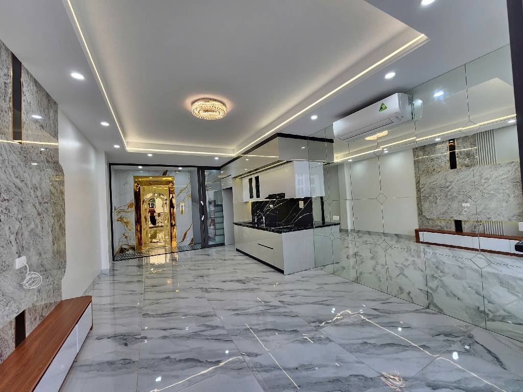 Bán nhà Hoàng Mai - diện tích 40m2 7 tầng - MẶT PHỐ - Ô TÔ TRÁNH - KINH DOANH - giá 19,3 tỷ