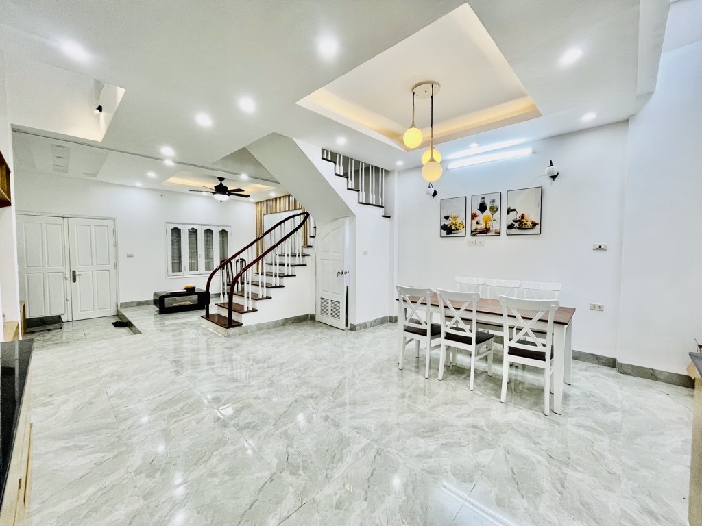 Bán nhà Hoàng Mai - diện tích 51m2 4 tầng - có ô chờ thang máy - giá 11,2 tỷ