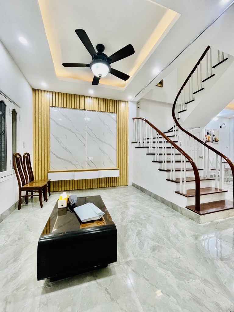 Bán nhà Hoàng Mai - diện tích 51m2 4 tầng - có ô chờ thang máy - giá 11,2 tỷ