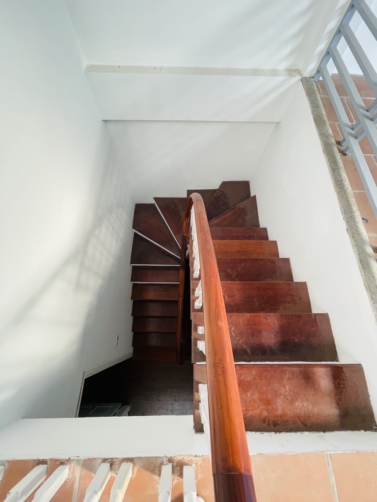 Bán nhà Hoàng Mai - diện tích 51m2 4 tầng - có ô chờ thang máy - giá 11,2 tỷ