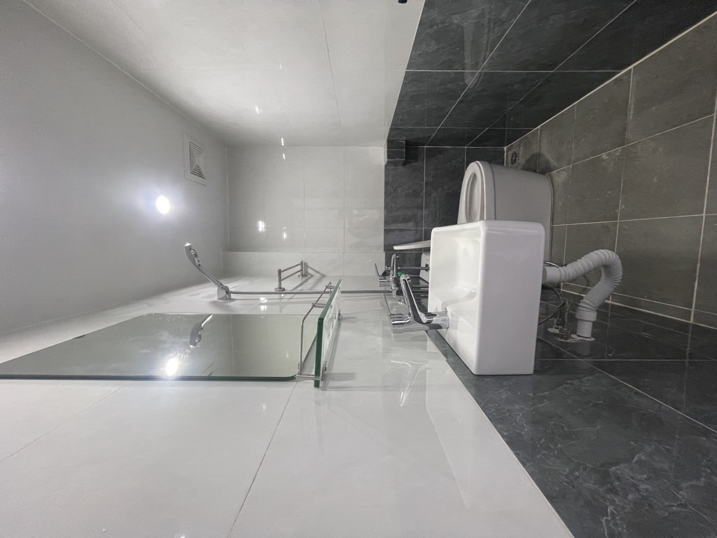 Bán nhà Vĩnh Hoàng - diện tích 42m2 2 tầng - Nhà mới về ở luôn - giá 2,4 tỷ