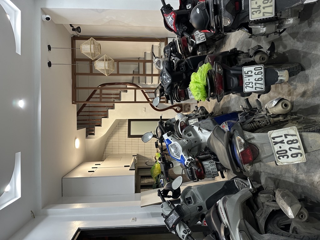 Bán nhà gốc đề - diện tích 42m2 5 tầng - Lô góc, ô tô sát nhà - giá 7,6 tỷ