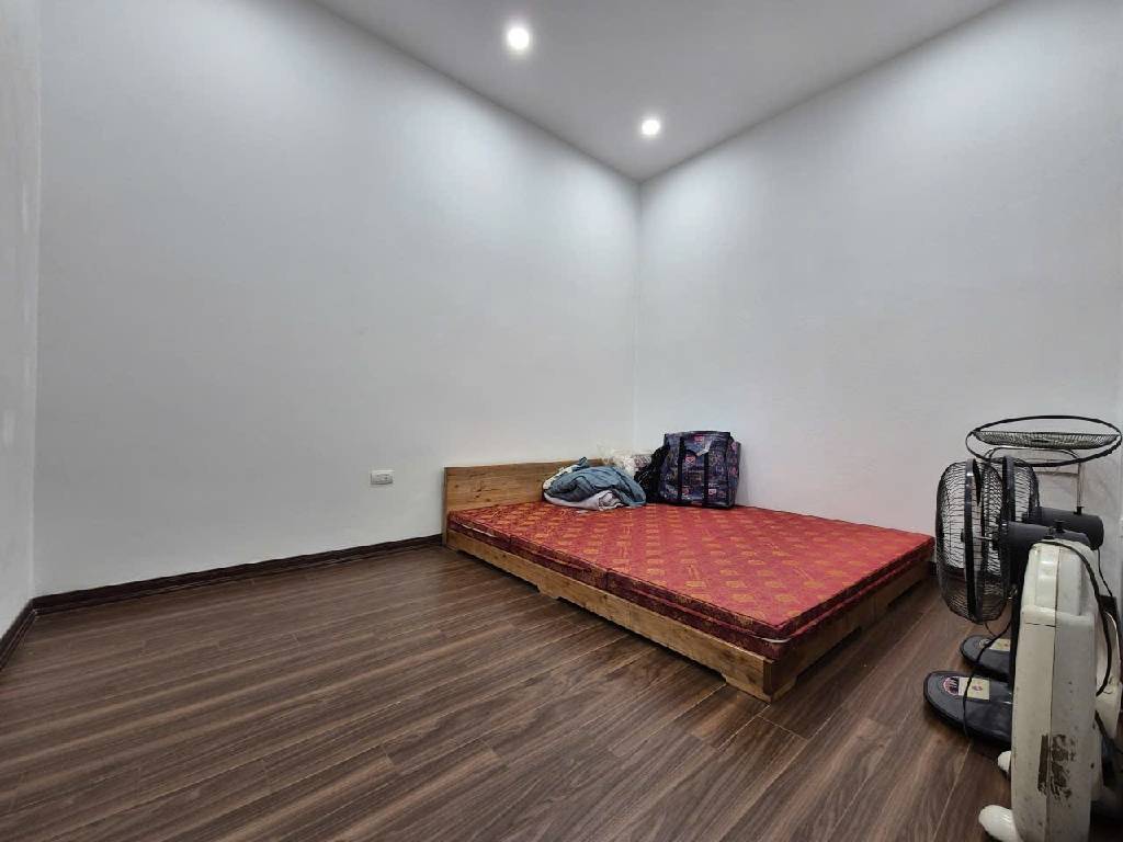 Bán nhà Định Công Thượng - diện tích 42m2 2 tầng - Lô góc 3 thoáng vĩnh viễn - giá 3,2 tỷ