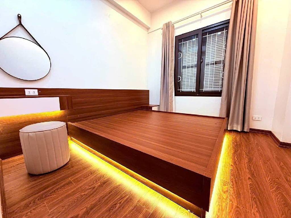 Bán nhà Bắc Linh Đàm - diện tích 67.6m2 3 tầng - Chung cư thấp tầng, view đẹp - giá 5,7 tỷ