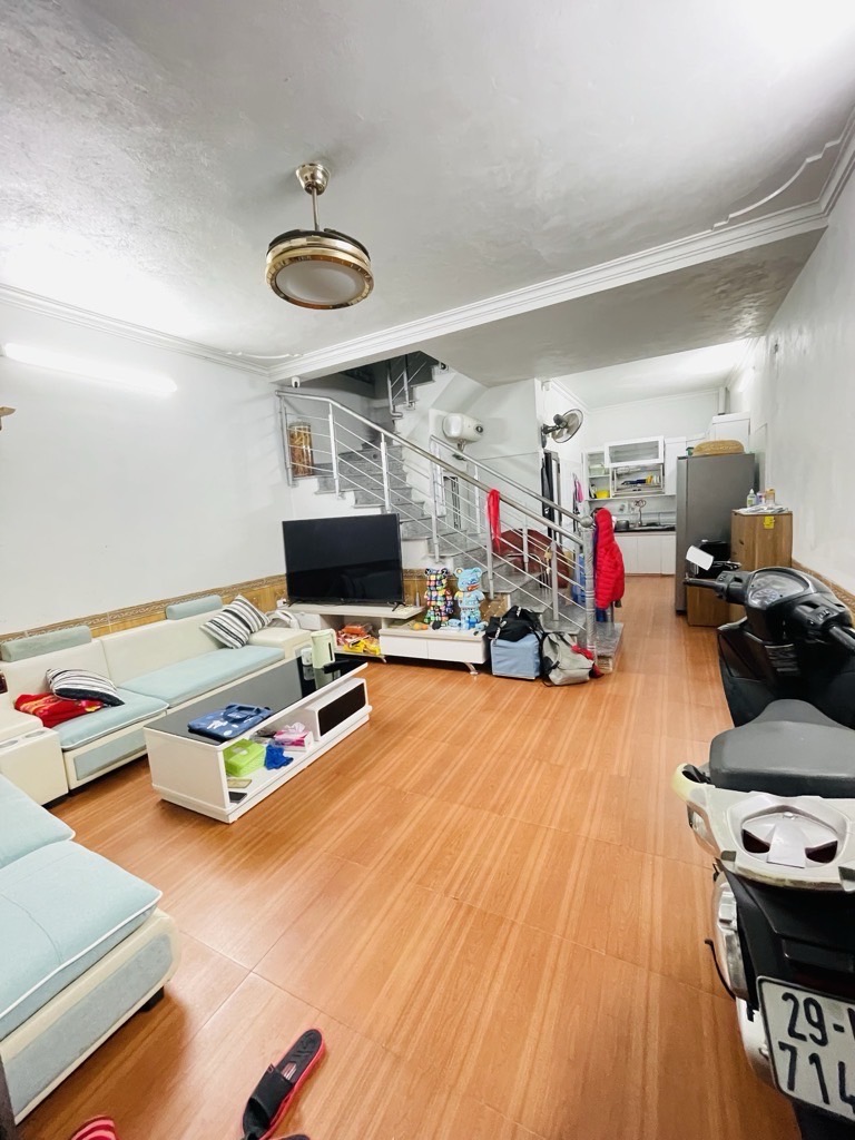 Bán nhà Nguyễn Xiển - diện tích 50m2 3 tầng - Cách ô tô 50m - giá 4,7 tỷ