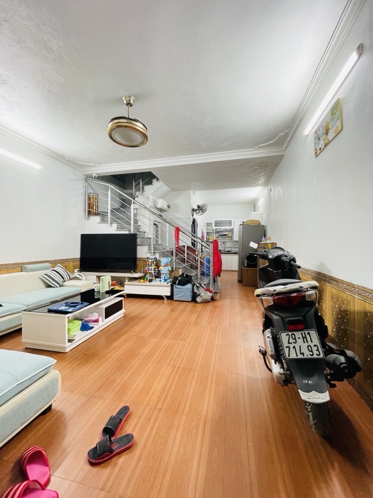 Bán nhà Nguyễn Xiển - diện tích 50m2 3 tầng - Cách ô tô 50m - giá 4,7 tỷ