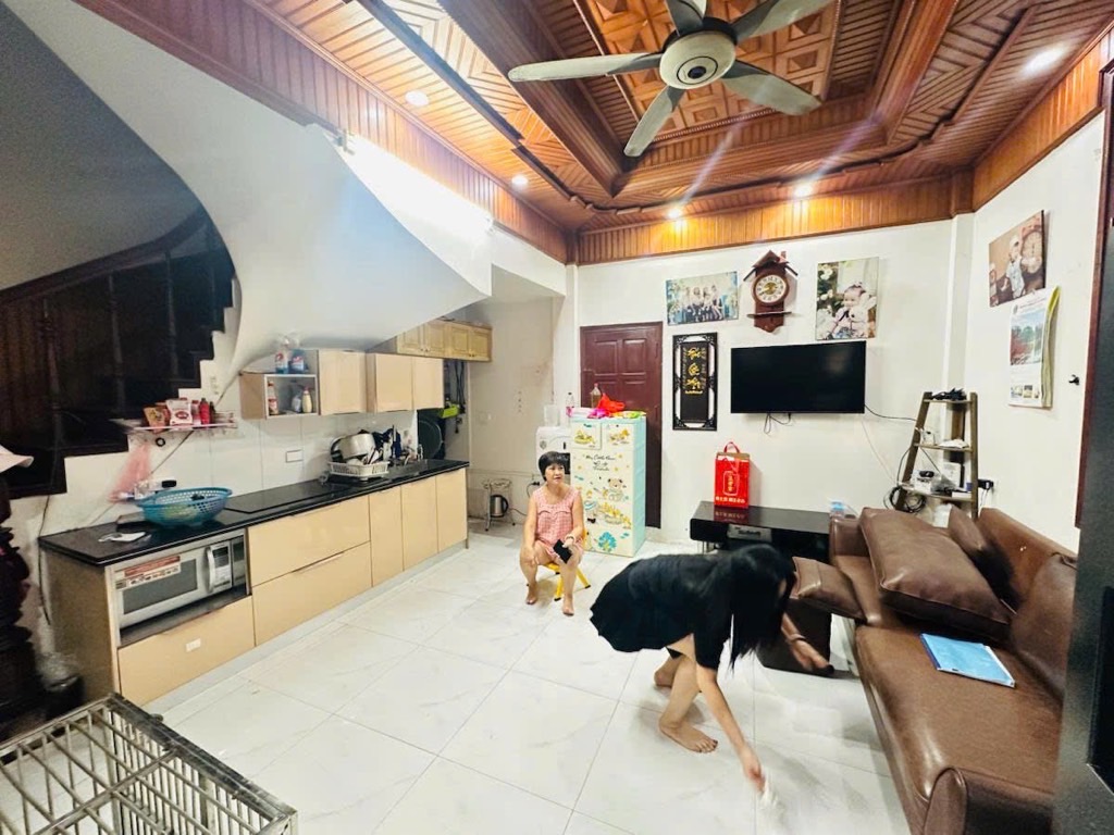 Bán nhà Mạc Thị Bưởi - diện tích 24.7m2 5 tầng - Ô TÔ ĐỖ CỬA QUA NHÀ - giá 8,5 tỷ