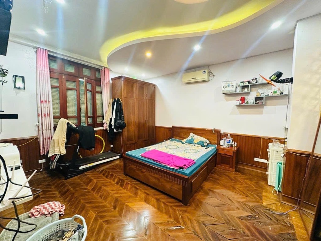 Bán nhà Mạc Thị Bưởi - diện tích 24.7m2 5 tầng - Ô TÔ ĐỖ CỬA QUA NHÀ - giá 8,5 tỷ