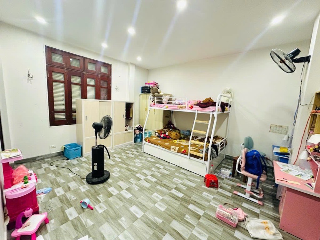 Bán nhà Mạc Thị Bưởi - diện tích 24.7m2 5 tầng - Ô TÔ ĐỖ CỬA QUA NHÀ - giá 8,5 tỷ