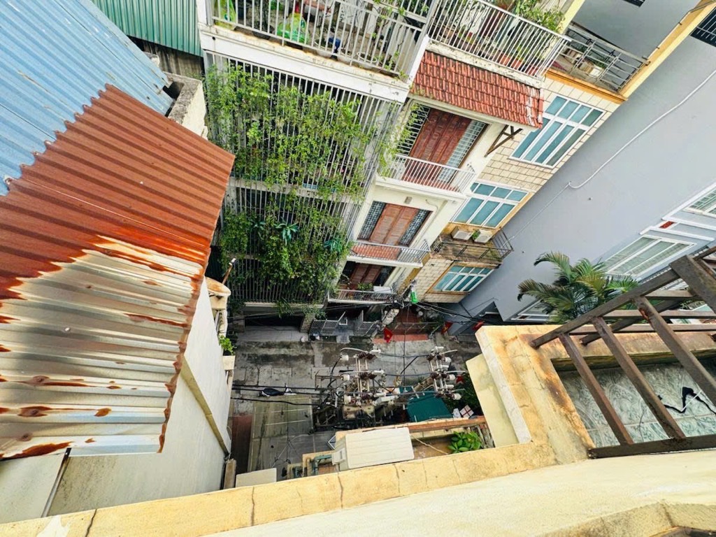 Bán nhà Mạc Thị Bưởi - diện tích 24.7m2 5 tầng - Ô TÔ ĐỖ CỬA QUA NHÀ - giá 8,5 tỷ