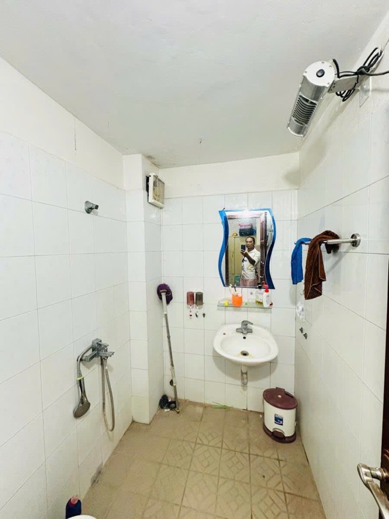 Bán nhà Mạc Thị Bưởi - diện tích 24.7m2 5 tầng - Ô TÔ ĐỖ CỬA QUA NHÀ - giá 8,5 tỷ