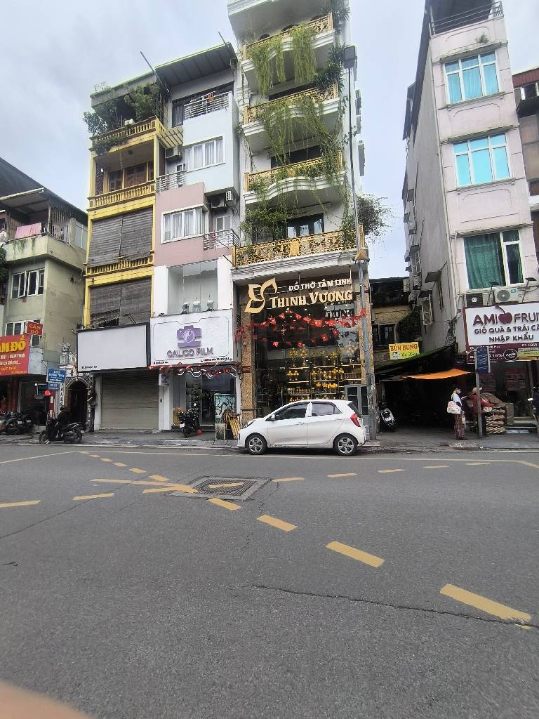 Bán nhà Ngõ Đình Đại - diện tích 16,5m2 3 tầng - ô tô đỗ cửa - giá 5,9 tỷ